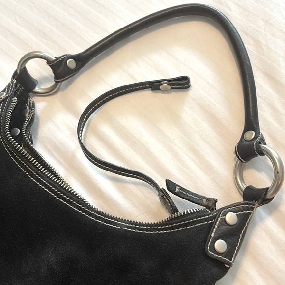 ⭐️ Beautiful Vintage Croissant Cow Leather Purse from GAP - Picture 6 of 9